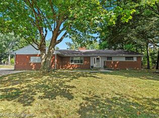 33266 Raphael Rd, Farmington Hills, MI 48336