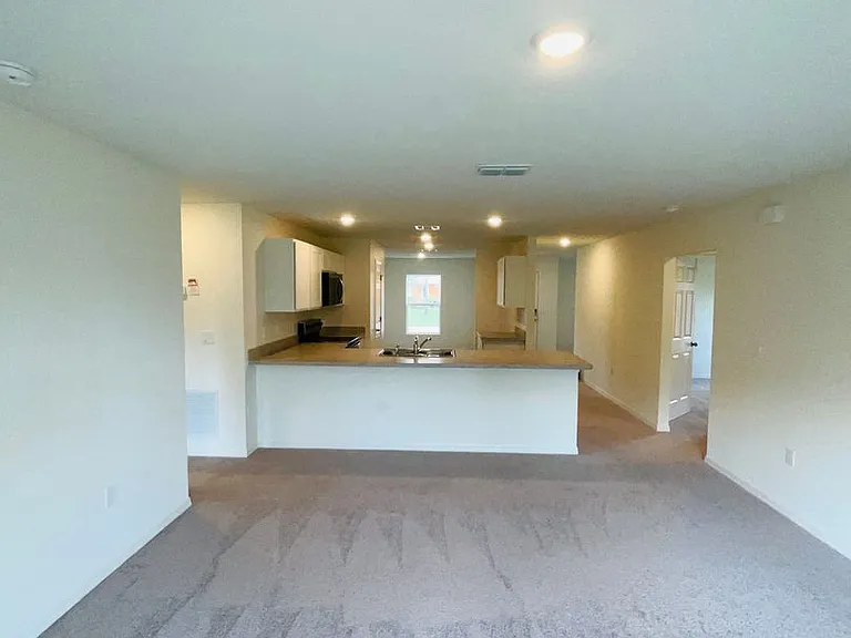 1701 SE Manth Ln — Photo 8