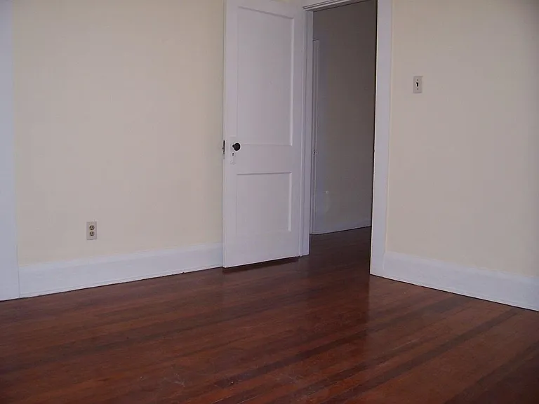 912 W Henry Ave — Photo 7
