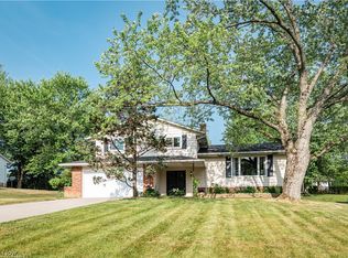 5595 Elm Hill Dr, Solon, OH 44139