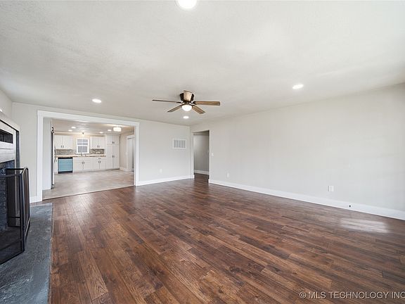 5th image of 809 N 9th St