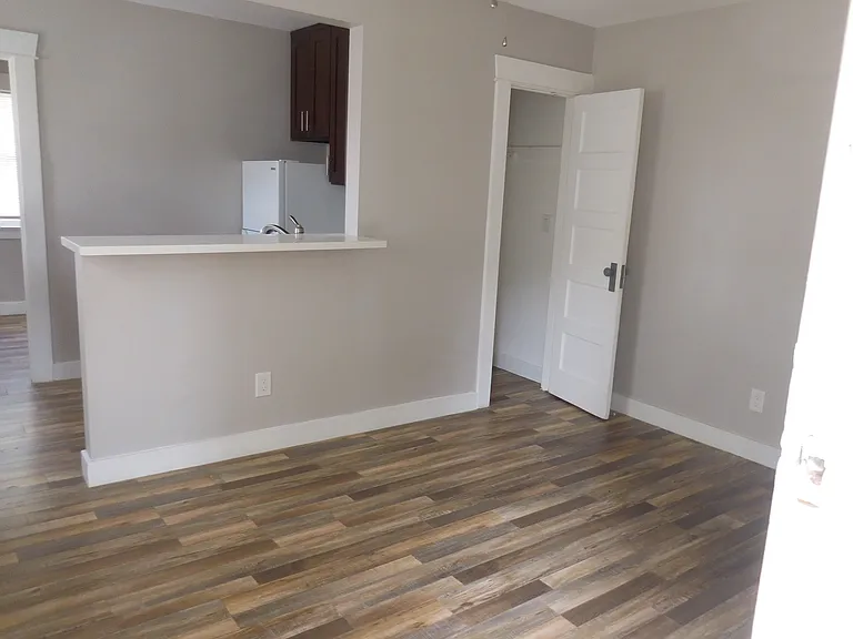 337 N Glendora Ave #C — Photo 2