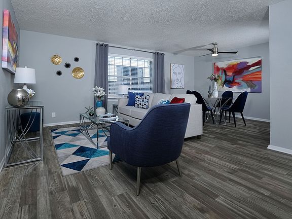 Stadium 700 - Living Room