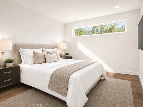4737 Don Pio Dr, Woodland Hills, CA 91364