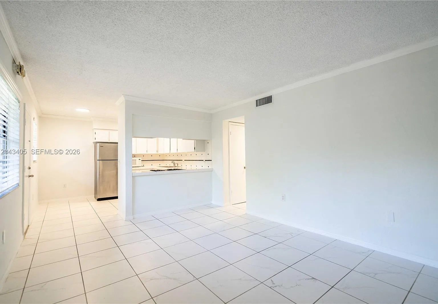 Chateau Grove Condo — Photo 3