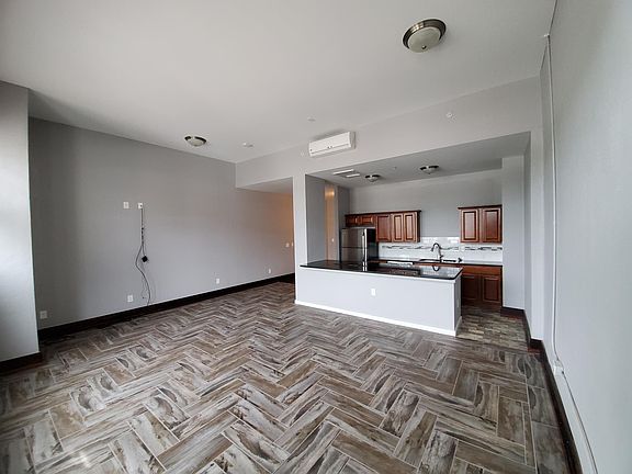 2nd image of 214 W Elm St APT 203