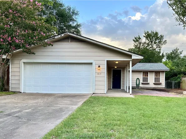 1819 Langford St, College Station, TX 77840