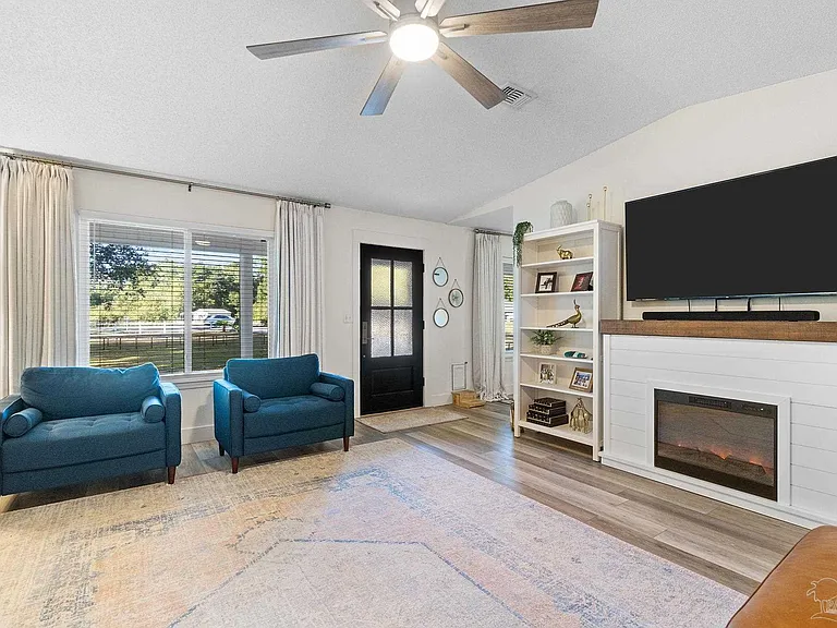 5276 Springdale Dr — Photo 11