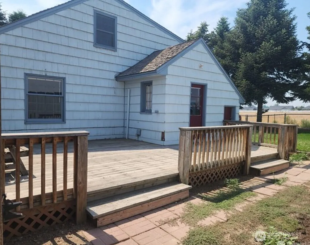 3 bed, 2.0 bath, 1100 sqft, $2,000 — Photo 1