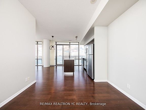 5th image of 832 Bay St #3510