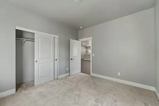 740 6th Ave — Photo 12