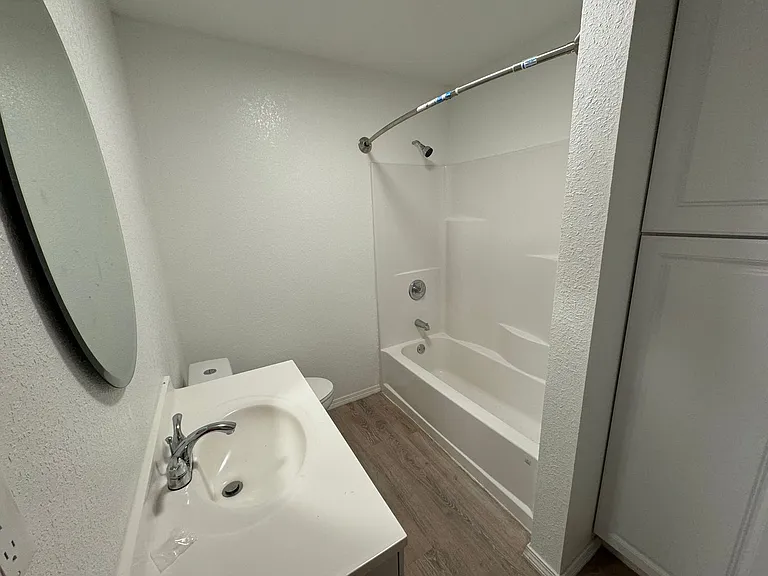 1325 N Main St — Photo 7