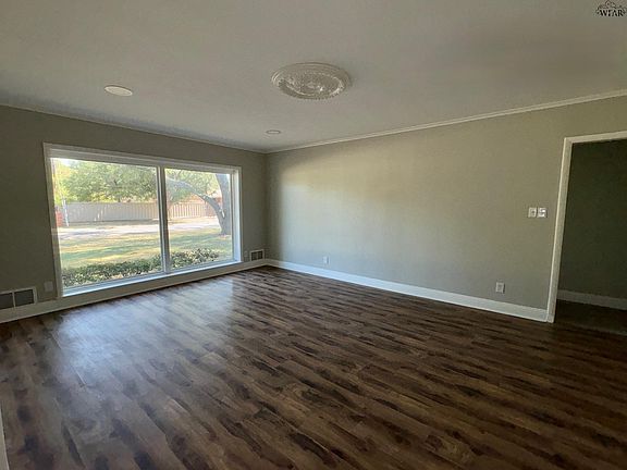 3rd image of 1603 Carol Ln