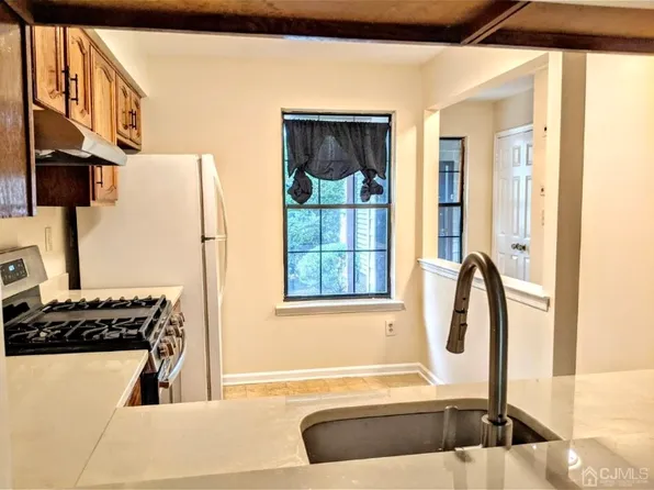 106 Woodbridge Commons Way #106, Iselin, NJ 08830