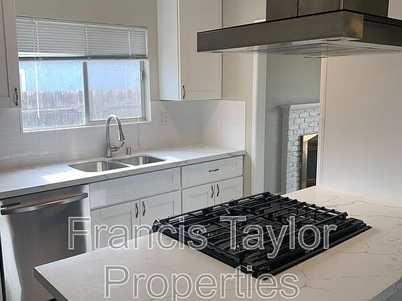 5th image of 909 Daisy St