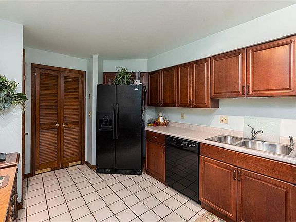 5th image of 4540 Laclede Ave APT 206