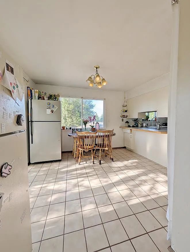 8 bed, 2514 sqft, $5,834 — Photo 4