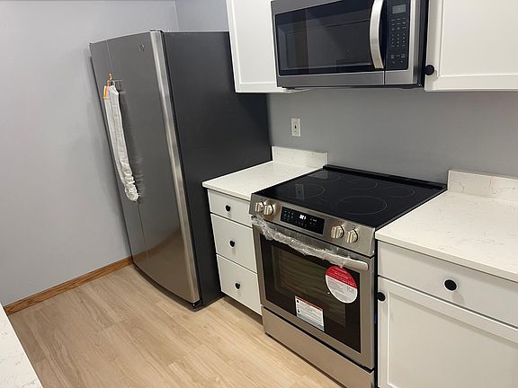 5th image of 3129 Knox Ave N