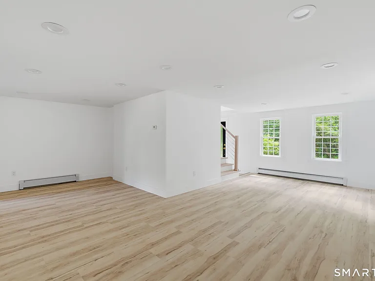 765 Norwich Ave — Photo 8