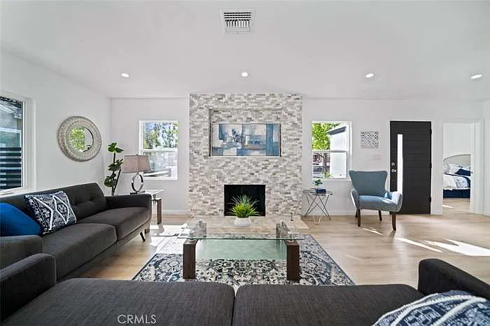 3 bed, 1082 sqft, $1,600 — Photo 4
