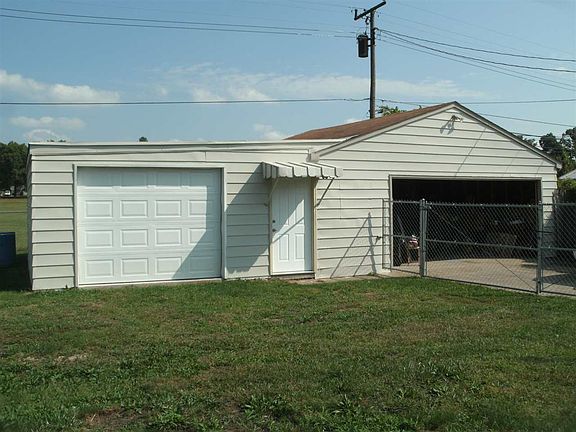 3rd image of 1128 Sussex Dr