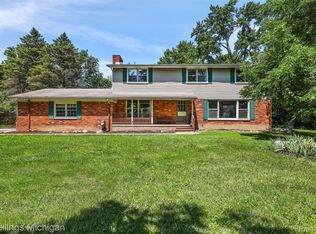 45780 W Pontiac Trl, Commerce Township, MI 48390