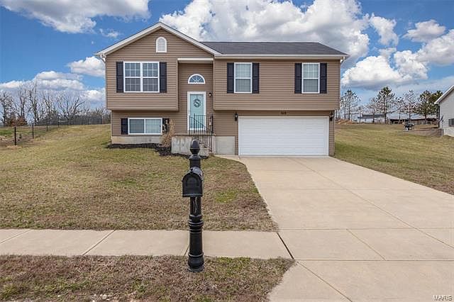 1st image of 928 Winston Ct