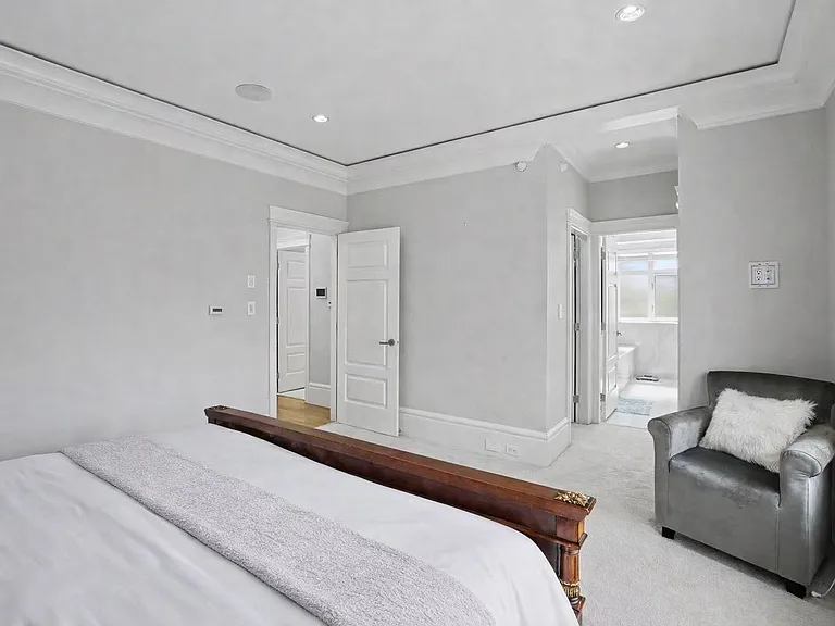 4433 Wallace St — Photo 17