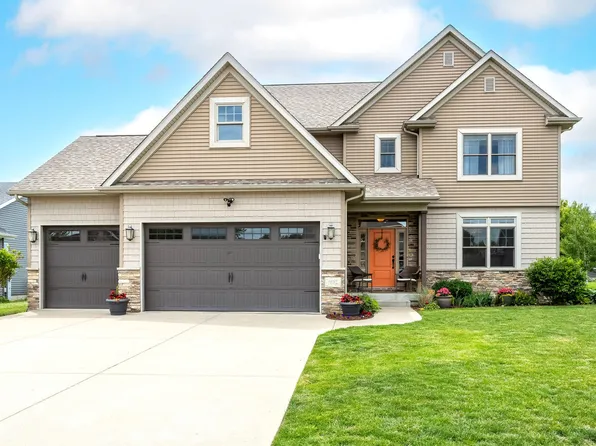5882 Vanderginst Ct, Bettendorf, IA 52722