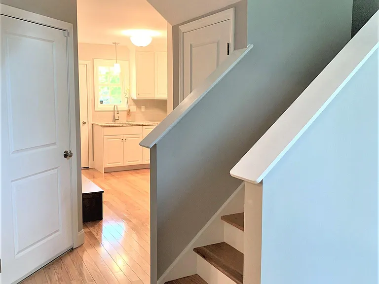 380 King St #11 — Photo 4