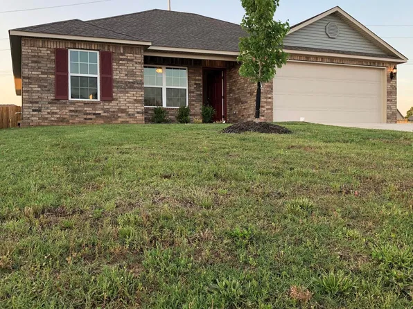 5002 SW Go Green Ave, Bentonville, AR 72712