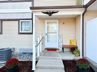 757 Island Ct #C, Eaton Rapids, MI 48827