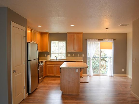 3rd image of 2721 Rossiter Ln