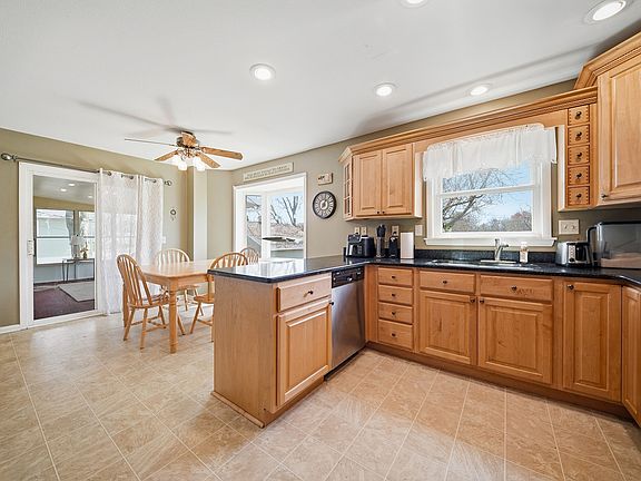 4th image of 2535 Hayden Avenue