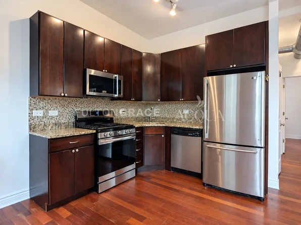 1946 W Bradley Pl APT 2W, Chicago, IL 60613