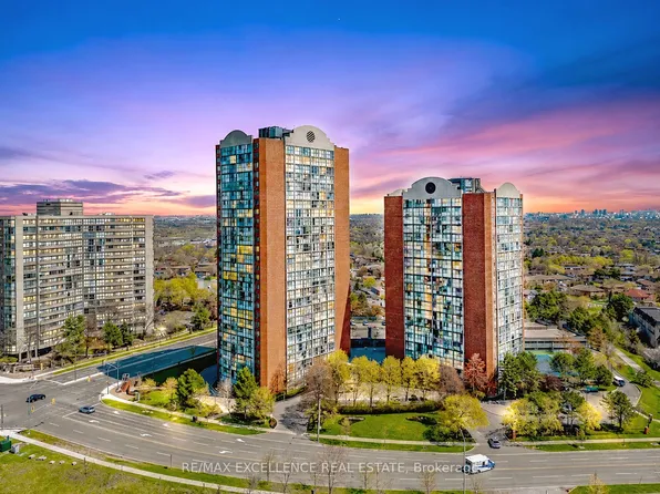 4205 Shipp Dr #202, Mississauga, ON L4Z 2Y9