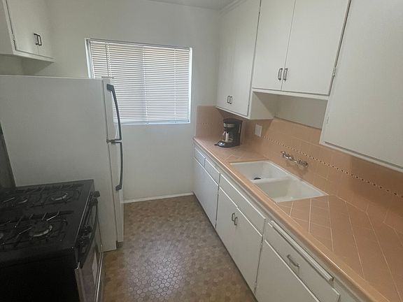 4th image of 924 N Sierra Bonita Ave APT 1