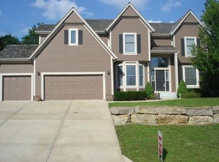 6951 Oakview St, Shawnee, KS 66216