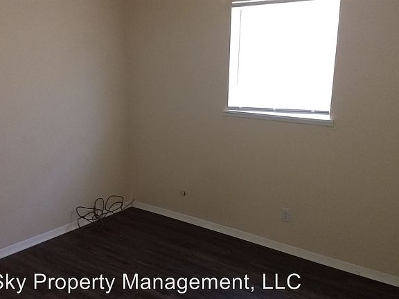 5th image of 2824 E Memorial Dr APT 1