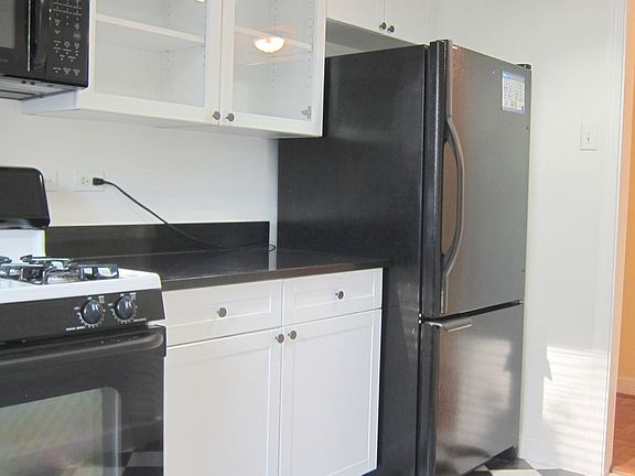 4th image of 10506 Weymouth St