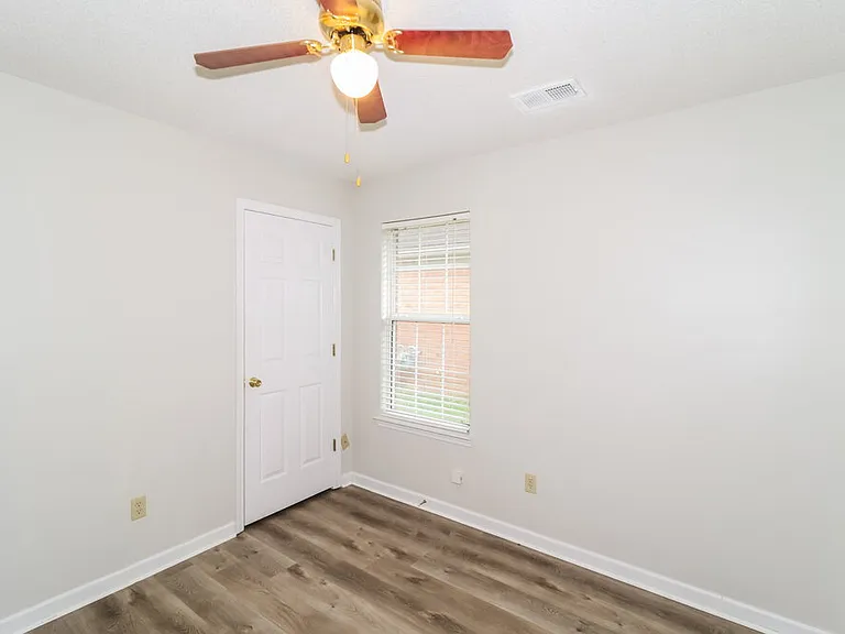 5892 Alexandria Ln — Photo 12