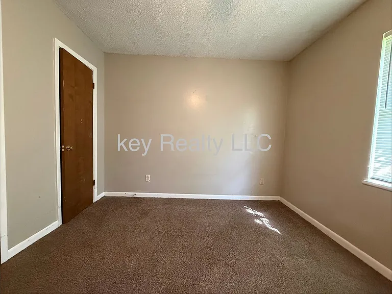 2101A Linda Rd — Photo 6