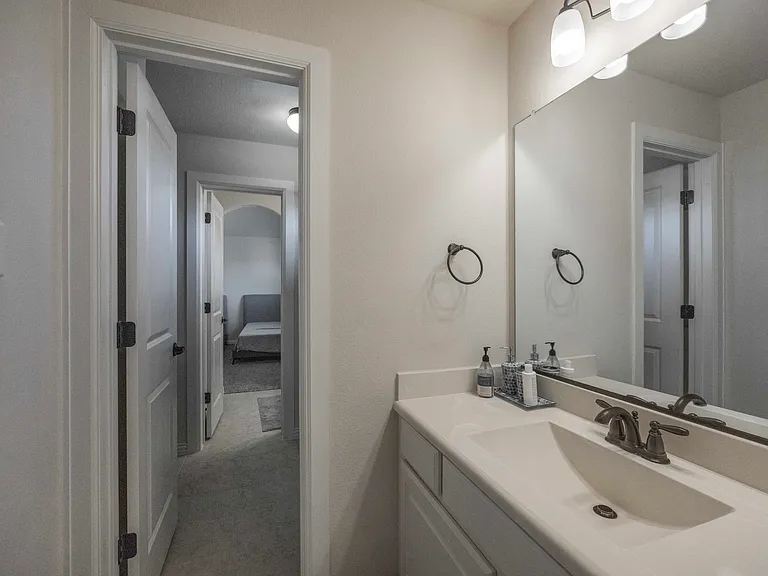 12824 Flatiron Trl — Photo 33