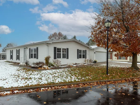 210 Saint Ives N, Lansing, MI 48906