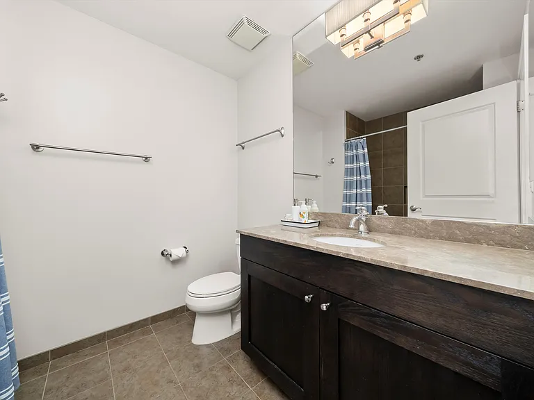 160 E Illinois St #2101 — Photo 13