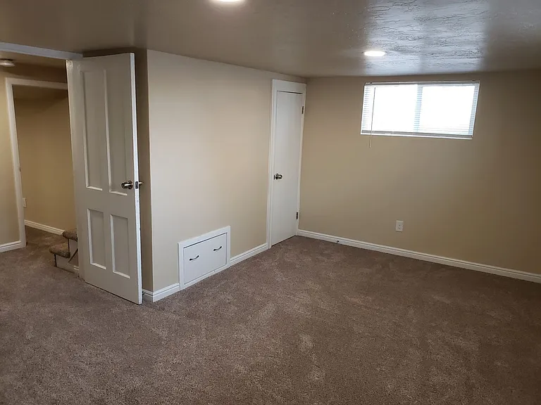 966 W Center St — Photo 11