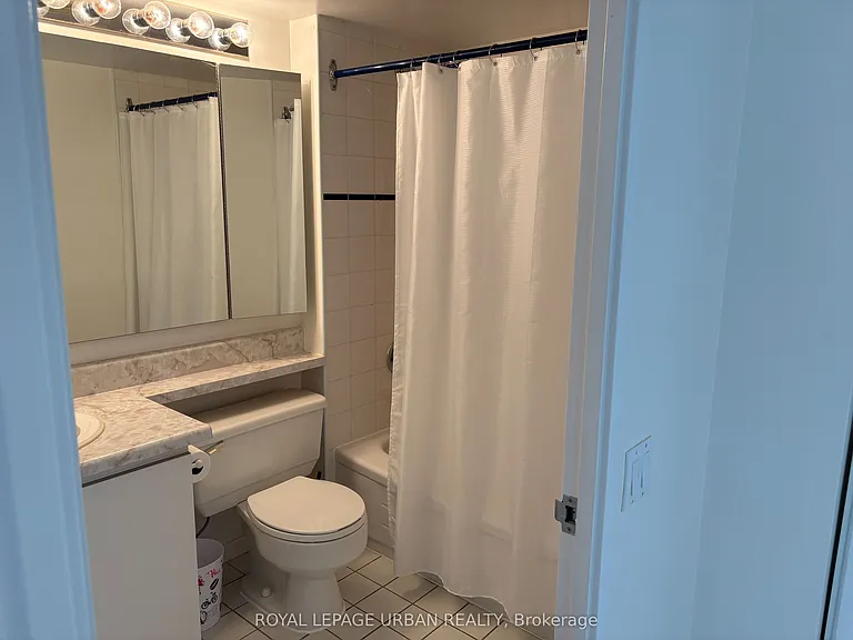21 Overlea Blvd #902 — Photo 7