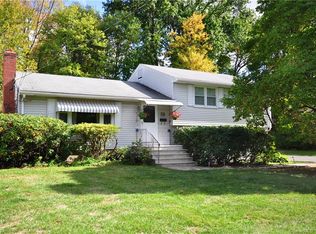 28 Lindy Ln, West Hartford, CT 06117