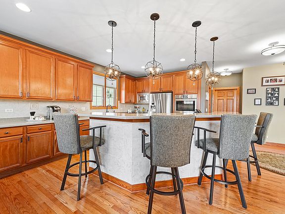 5th image of 8 Harrington Ct