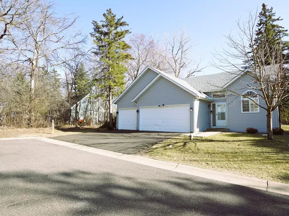 7161 Upper 15th St N, Oakdale, MN 55128